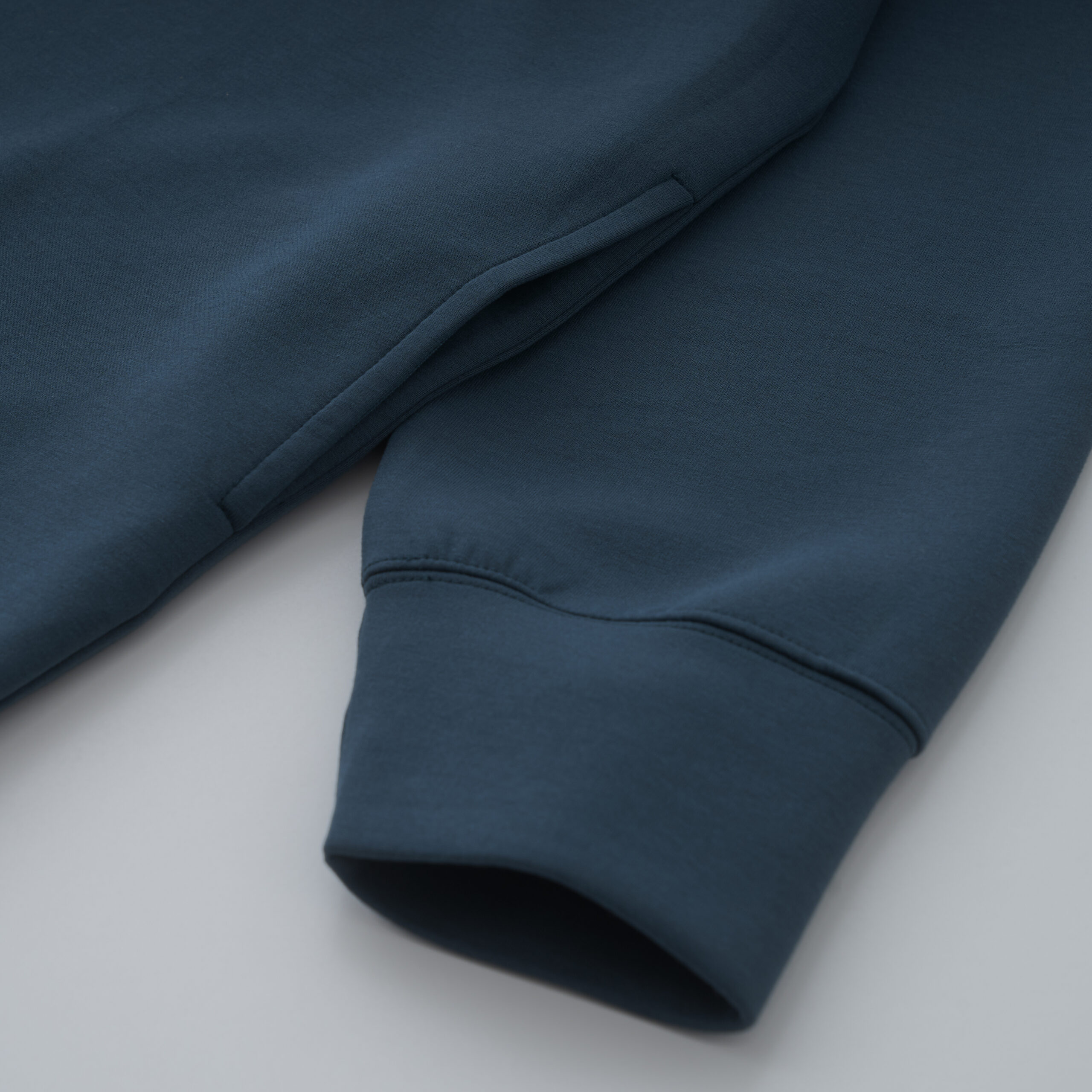 VICTOR CREW SWEAT